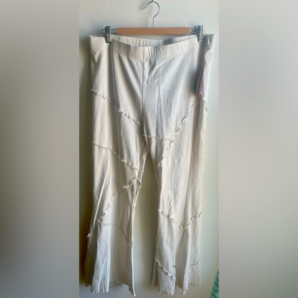 Off white stretch pants from Target (tags still on) XL